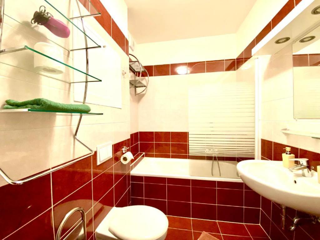 Keleti Studio Apartments Budapeste Exterior foto