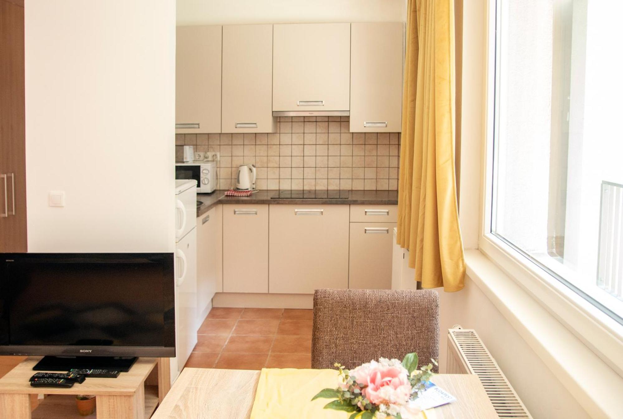 Keleti Studio Apartments Budapeste Exterior foto
